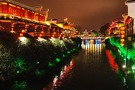 lo khung rong bach kim