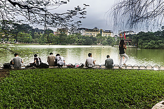 rong bạch kim 888